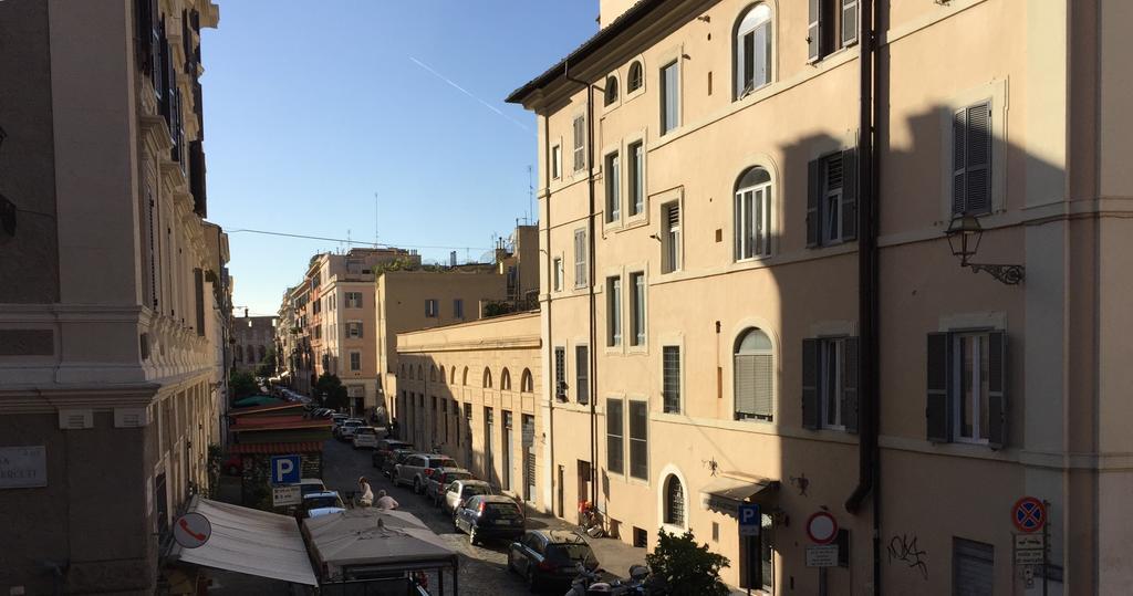 Appartamento La Papessa Del Colosseo Roma Esterno foto